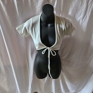 PrettyLittleThing Cream Tie-Front Crop Top